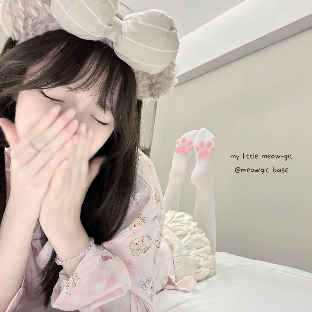 3D Cat Paw Thigh High Socks - Kawaii & Cosplay Style - Meowgicbase