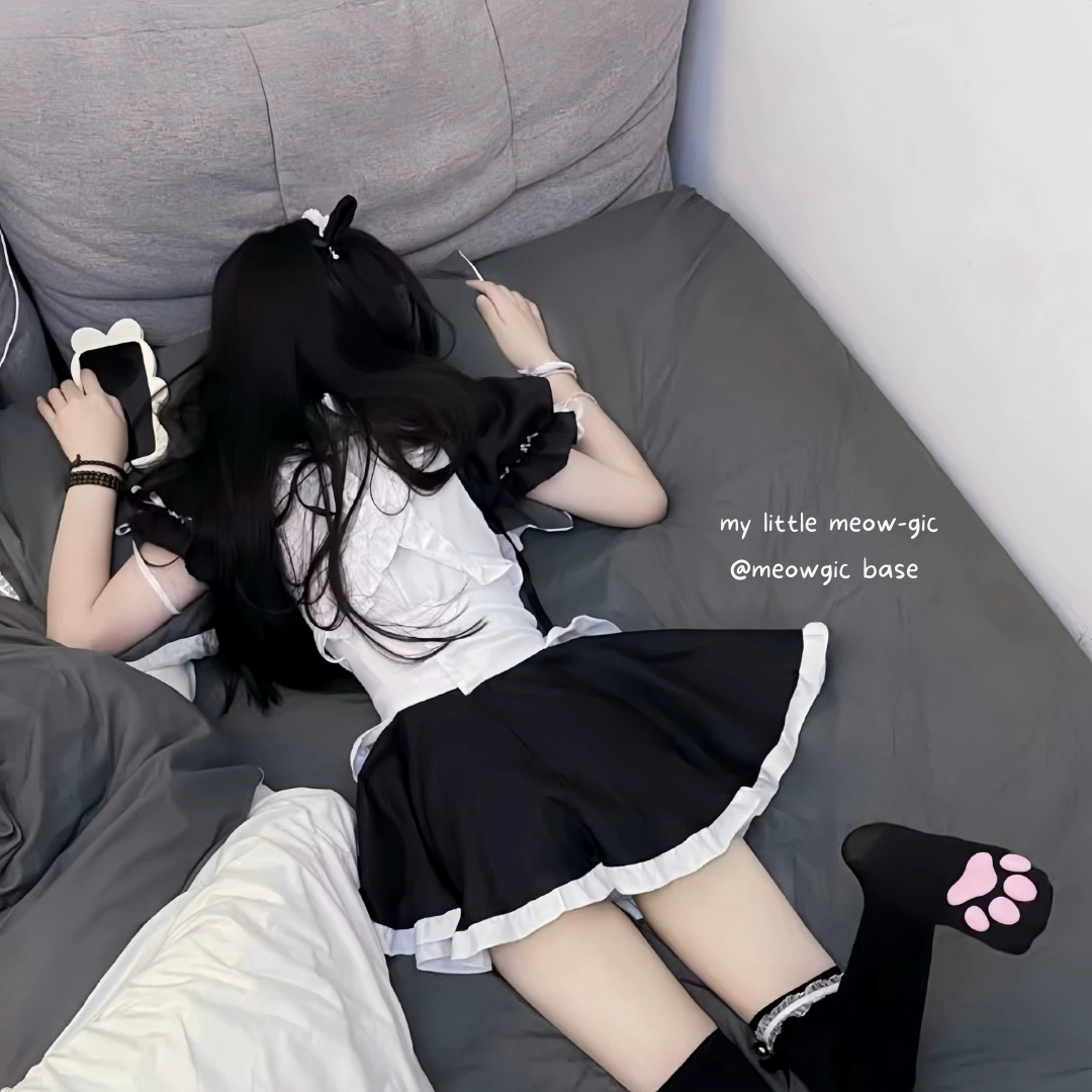 3D Cat Paw Thigh High Socks - Kawaii & Cosplay Style - Meowgicbase